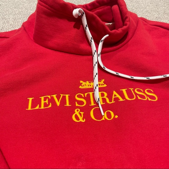 Levi’s Sadie Funnel Neck Sweatshirt in Brilliant Red 90’s Logo (S) - Picture 5 of 6